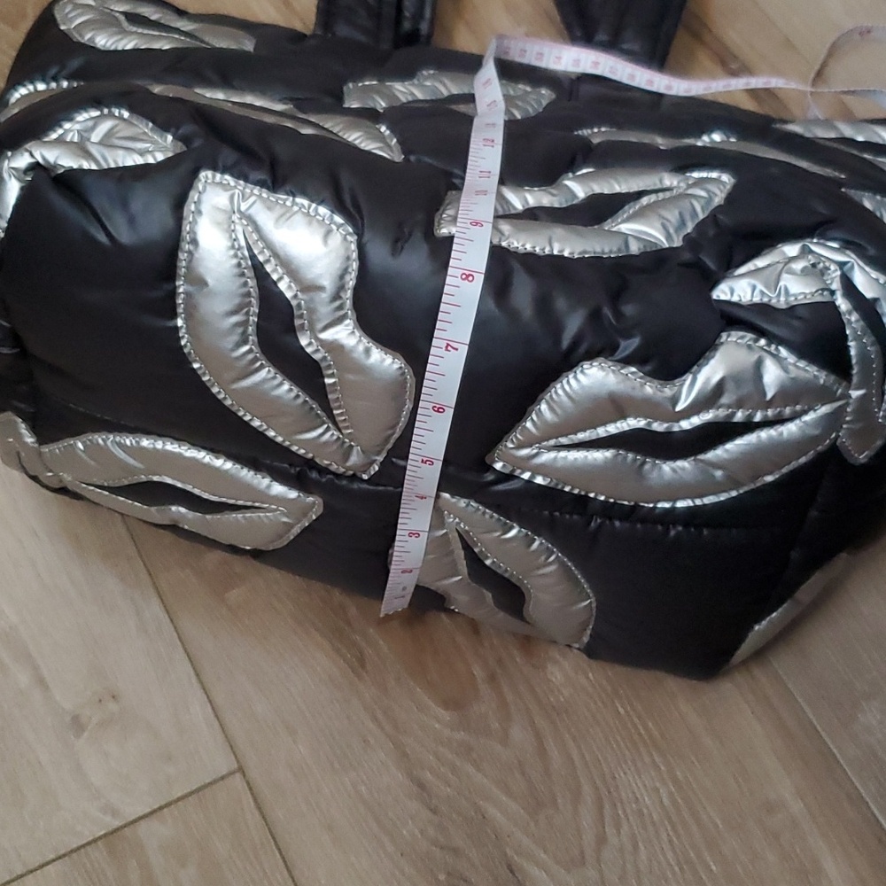 NWT Wildfox Black and Silver Lips Tote Bag - Picture 4 of 7